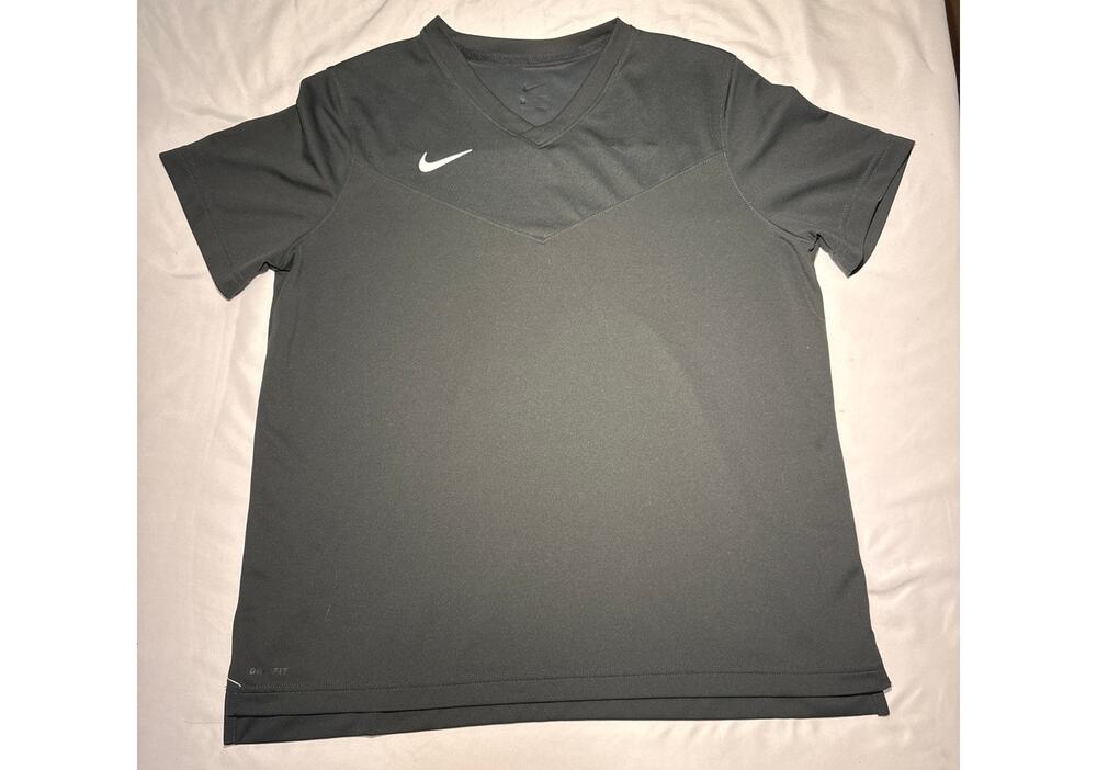 Nike Dri-FIT Men’s Large Gray V-Neck Short Sleeve Athletic Training Shirt